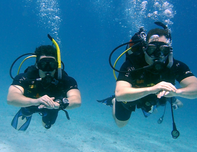 Formation Open Water Diver à Djerba – Certification internationale dès 10 ans jusqu’à 18 mètres